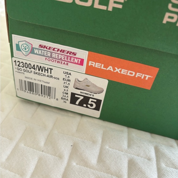 Skechers Ladies Golf shoe size 7.5med white - Picture 1 of 3